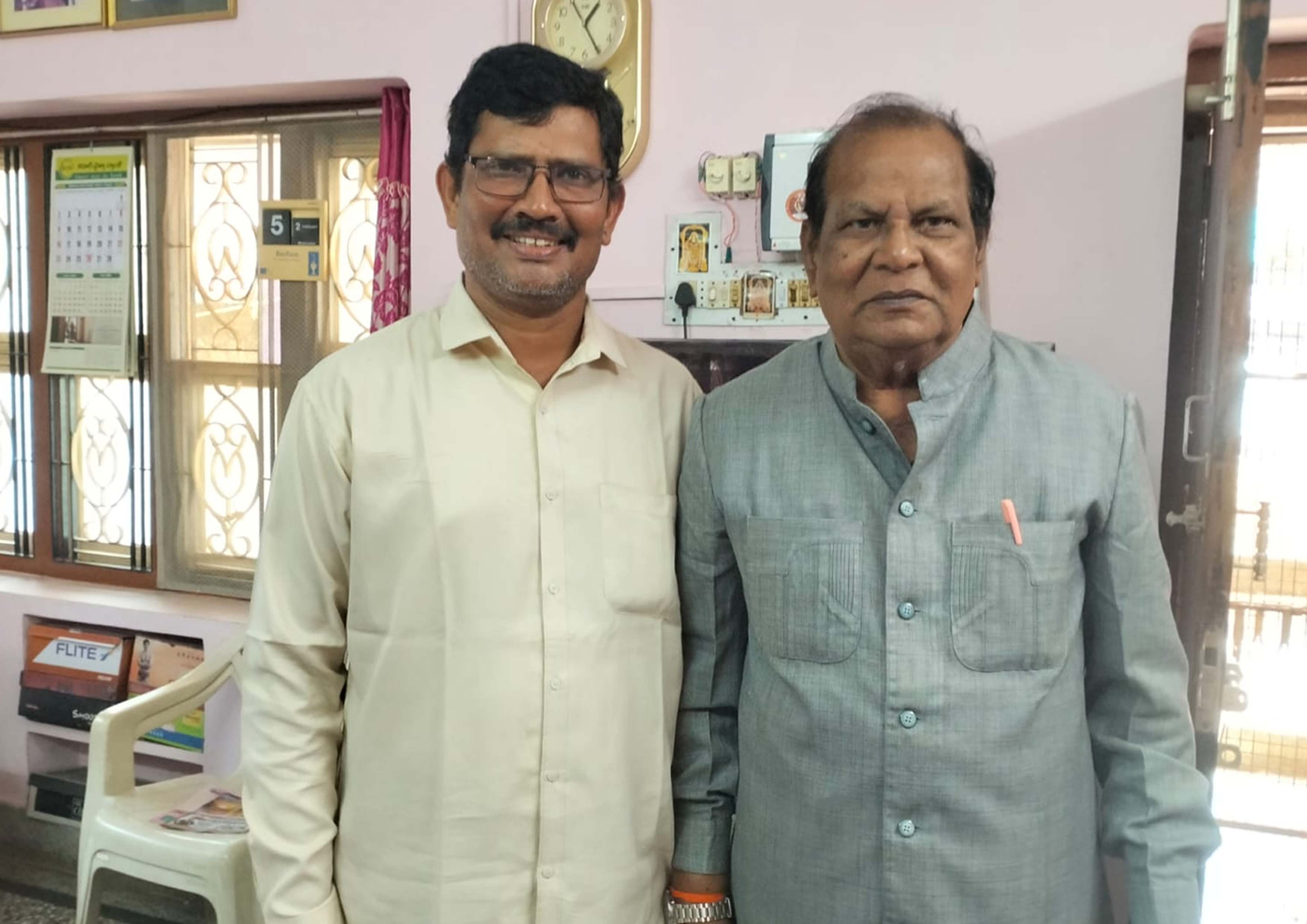 Members of the Sistakaranaalu community gathered together