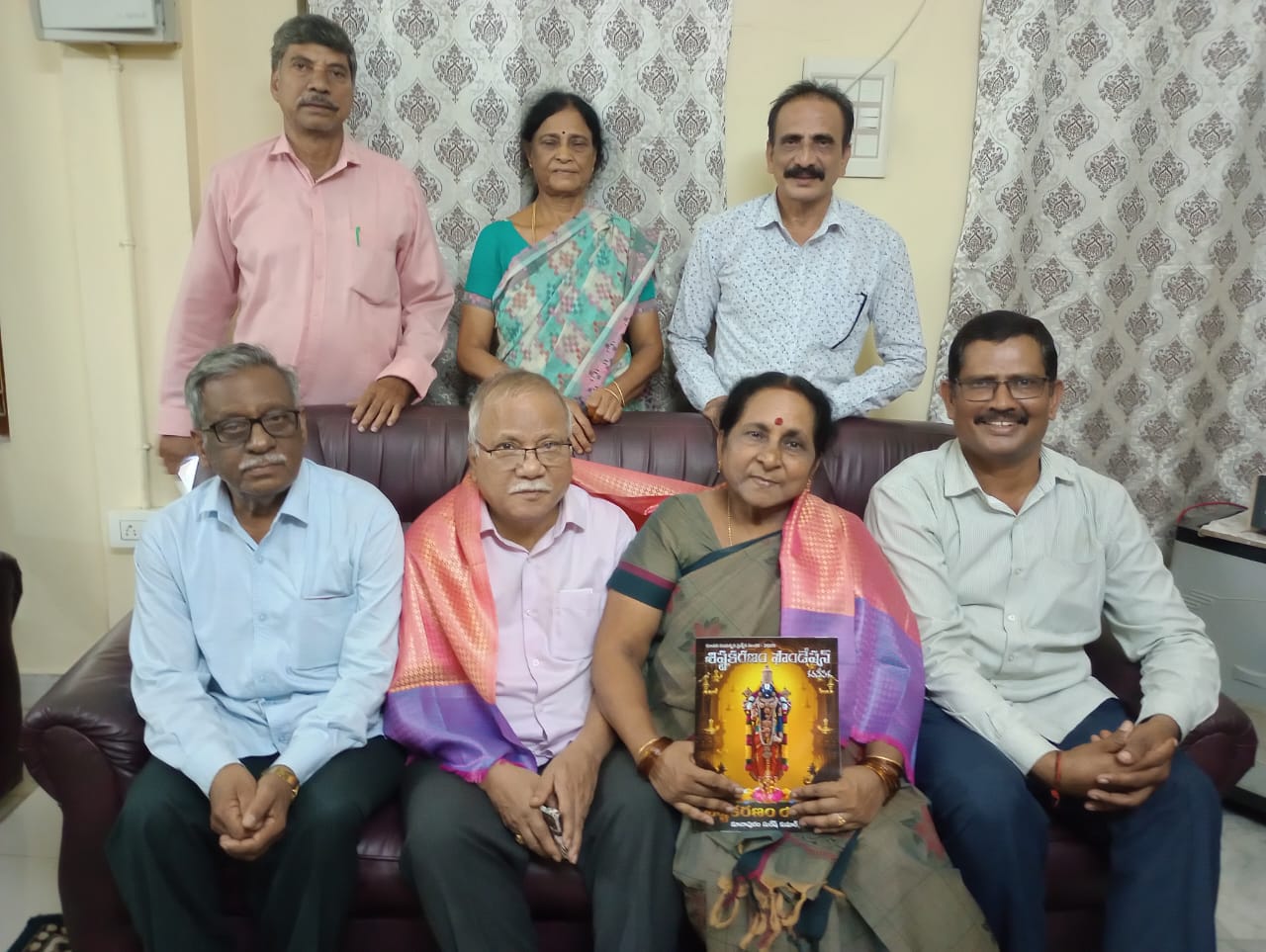 Sistakaranam Foundation felicitates Sri Raghupatruni Bheemarao and Smt Ashalata - Photo 2