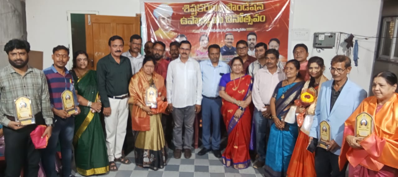 Guru Pooja Utsavam â€” Felicitation of a teacher