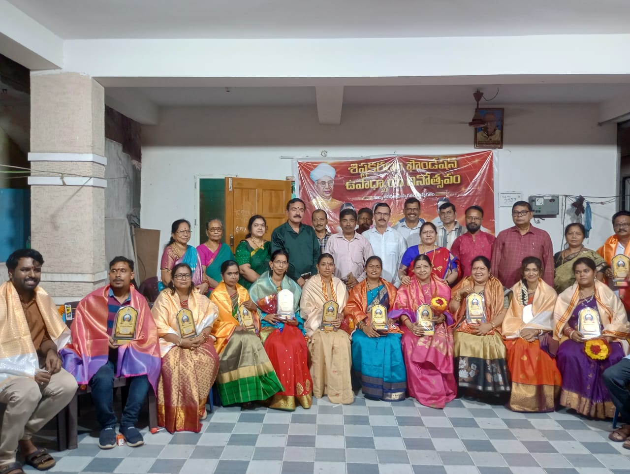 Guru Pooja Utsavam â€” Wider group photo